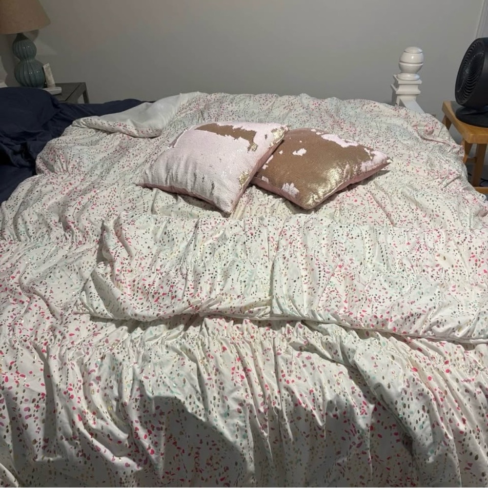 Girls Twin Bedspread With Matching Pillows